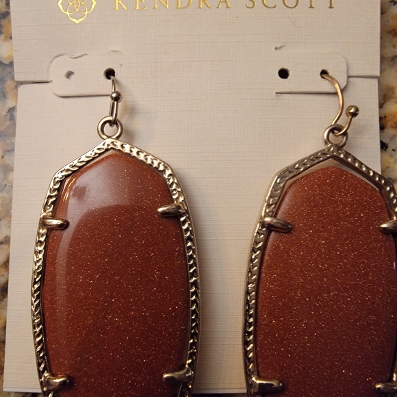 Kendra Scott ✨✨Sparkling Goldstone✨✨ Danielle (large style) - Picture 4 of 6